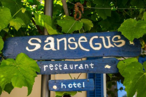  Hotel Sansegus  Сузак